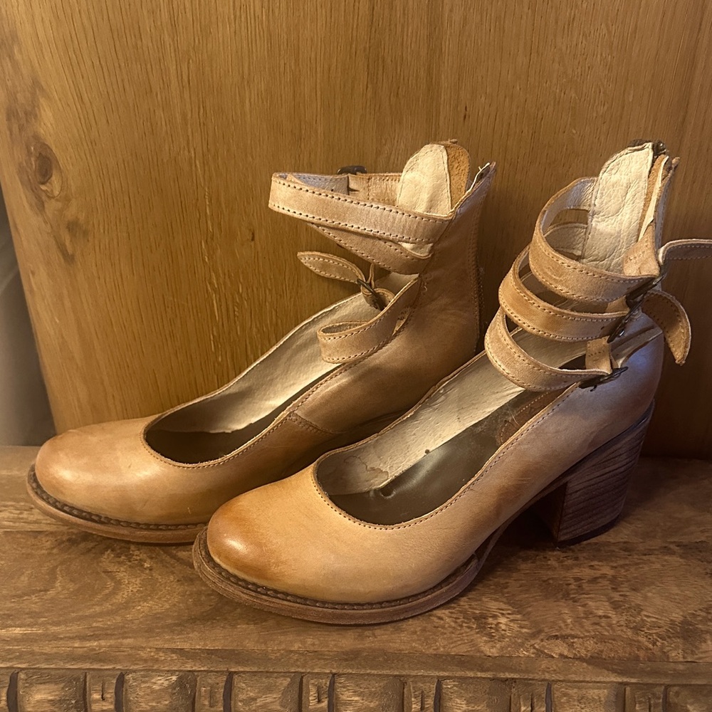 Freebird Randi shoes size 8